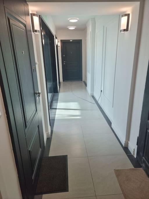 Apartment In Evargreen Complex With Terrace Warna Exterior foto