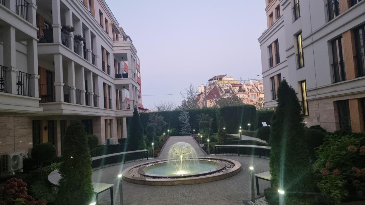 Apartment In Evargreen Complex With Terrace Warna Exterior foto