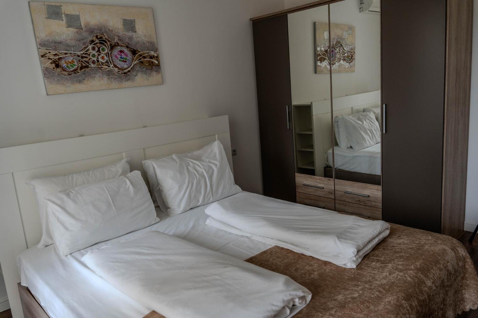 Apartment In Evargreen Complex With Terrace Warna Exterior foto